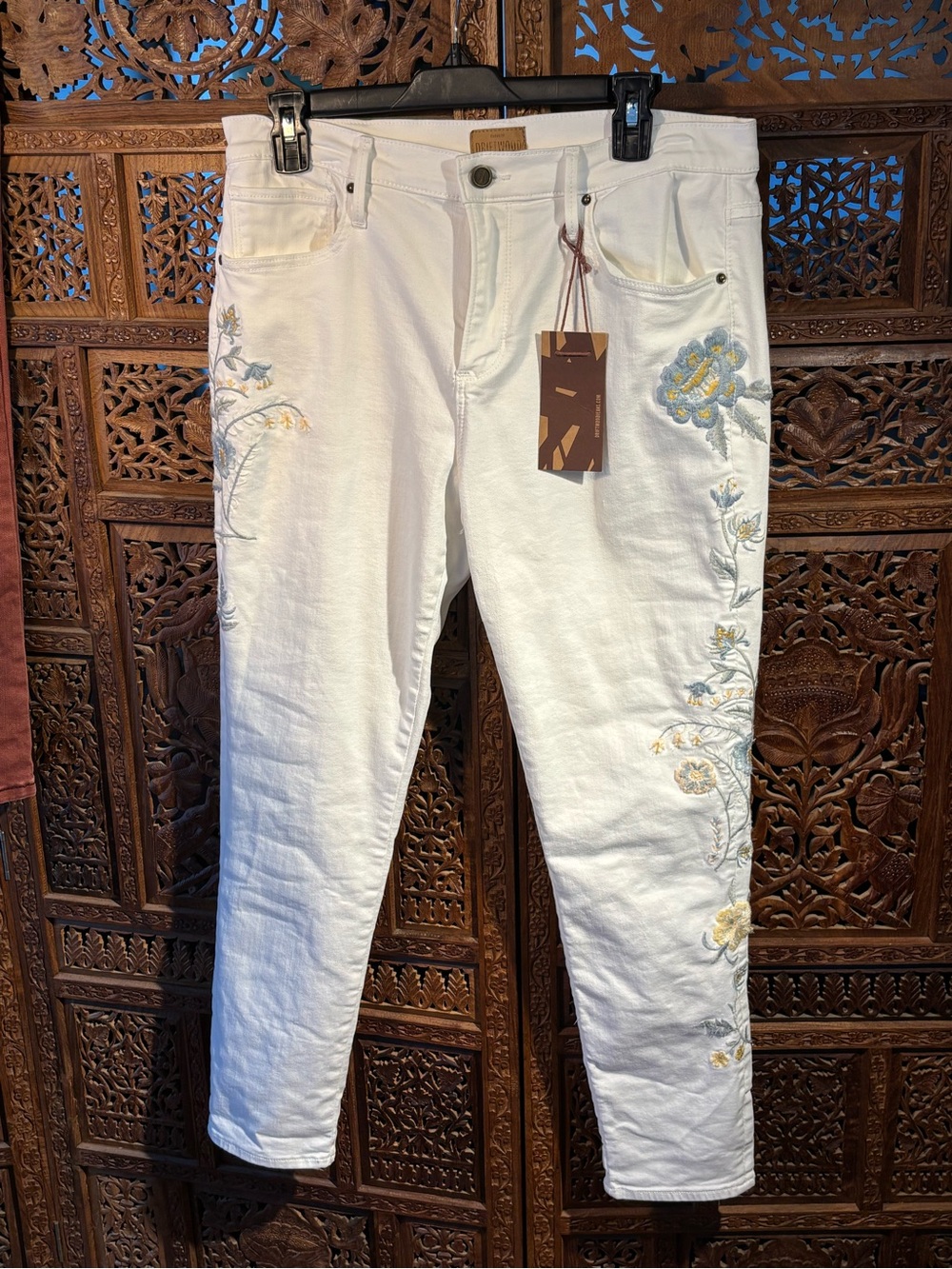 NWOT DRIFTWOOD White Skinny Jeans with Blue & Yellow Floral Embroidery